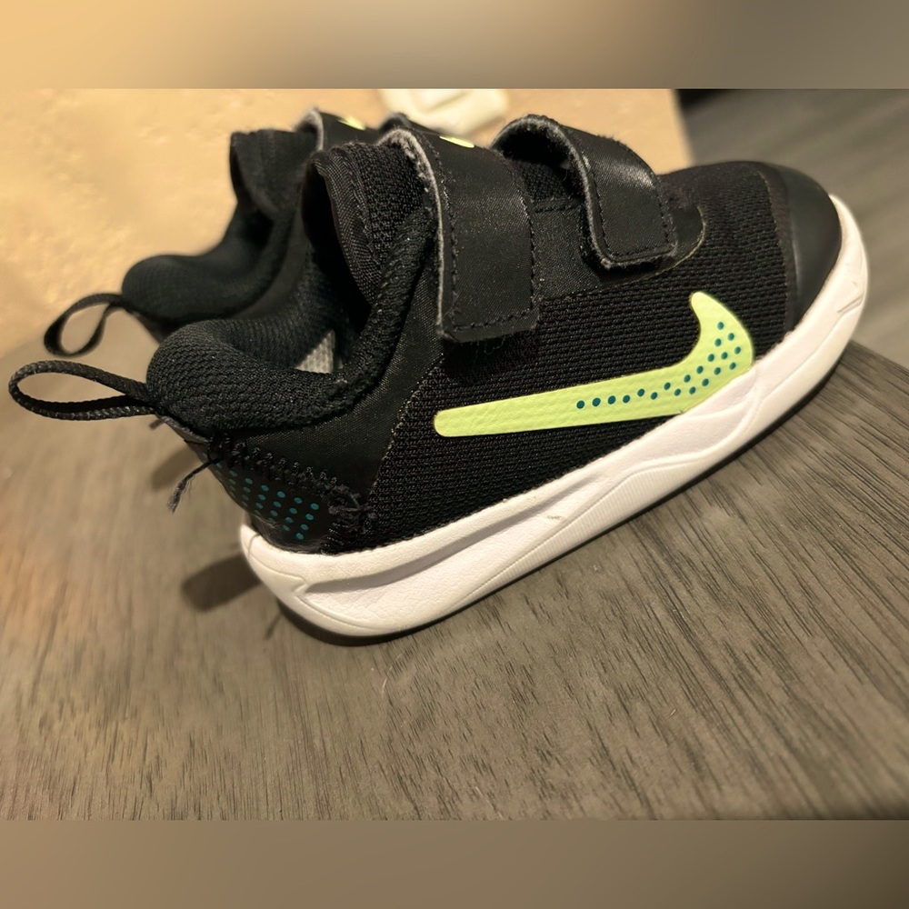 Nike Omni Size 6c